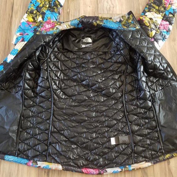 North Face Womens Small Floral Flower Print Black Thermoball Puffer Jacket Coat - Picture 4 of 9